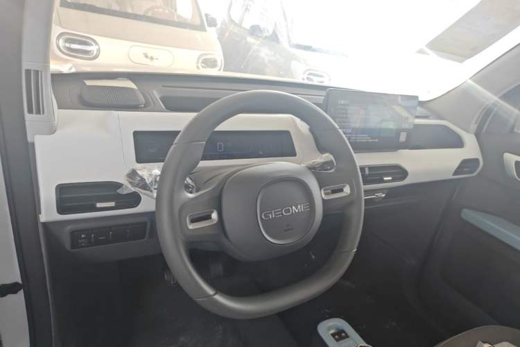 Used Geely Galaxy Panda 2024 Panda Mini 200km Endurance Bear Center Console