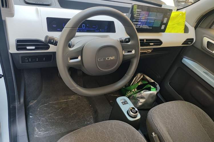Used Geely Galaxy Panda 2024 Panda Mini 200km Endurance Bear Center Console