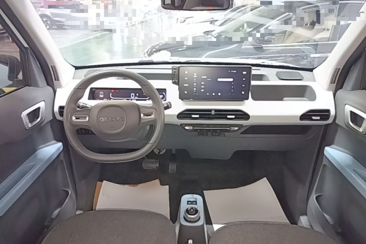 Used Geely Galaxy Panda 2024 Panda Mini 200km Endurance Bear Center Console