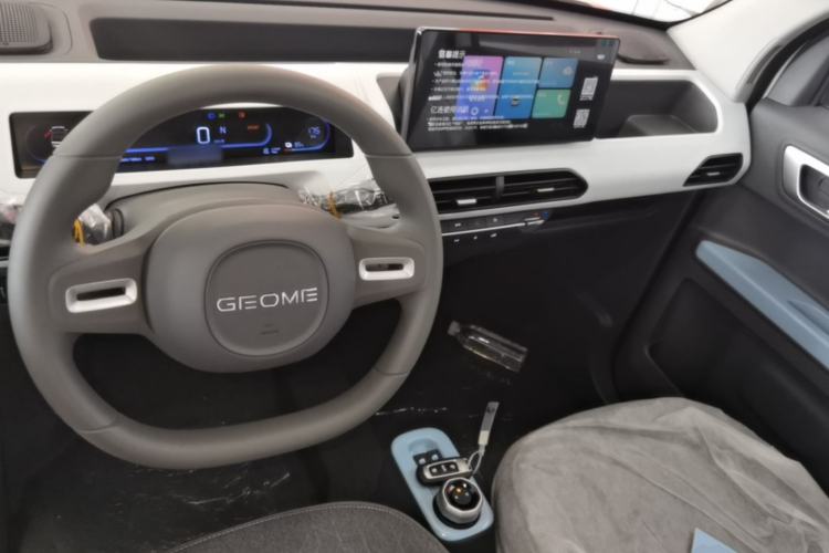 Used Geely Galaxy Panda 2024 Panda Mini 200km Endurance Bear Center Console