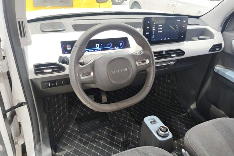 Used Geely Galaxy Panda 2024 Panda Mini 200km Endurance Bear Center Console