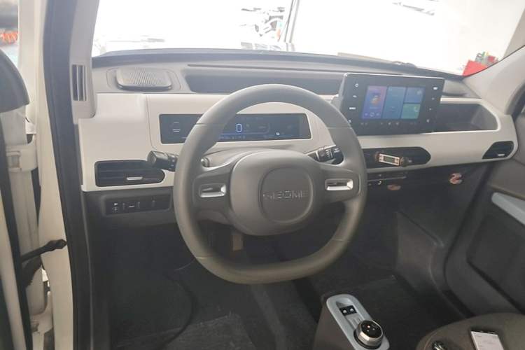 Used Geely Galaxy Panda 2024 Panda Mini 200km Endurance Bear Center Console