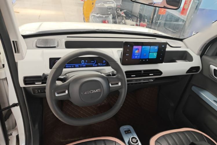 Used Geely Galaxy Panda 2024 Panda Mini 200km Endurance Bear Center Console