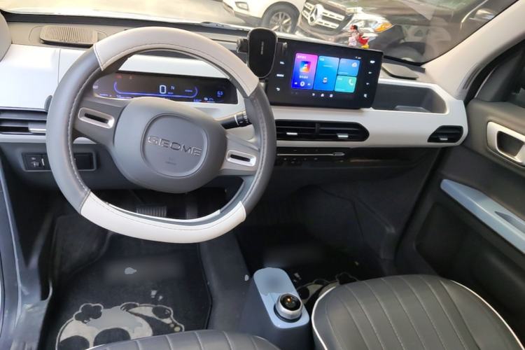 Used Geely Galaxy Panda 2024 Panda Mini 200km Endurance Bear Center Console