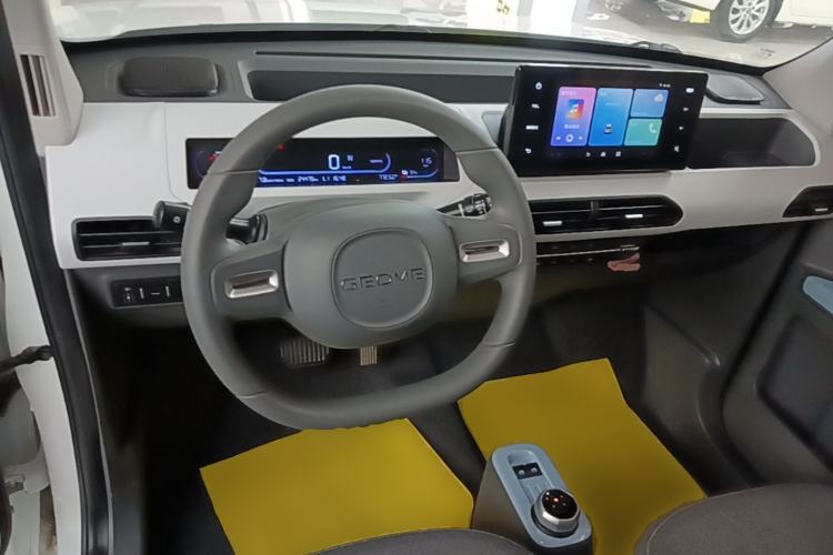 Used Geely Galaxy Panda 2024 Panda Mini 200km Endurance Bear Center Console