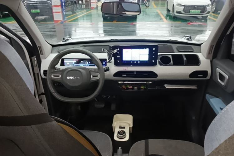 Used Geely Galaxy Panda 2024 Facelifted Panda Mini 200km Dragon Edition Center Console