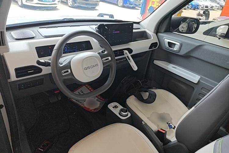 Used Geely Galaxy Panda 2024 200km Panda Rider Center Console