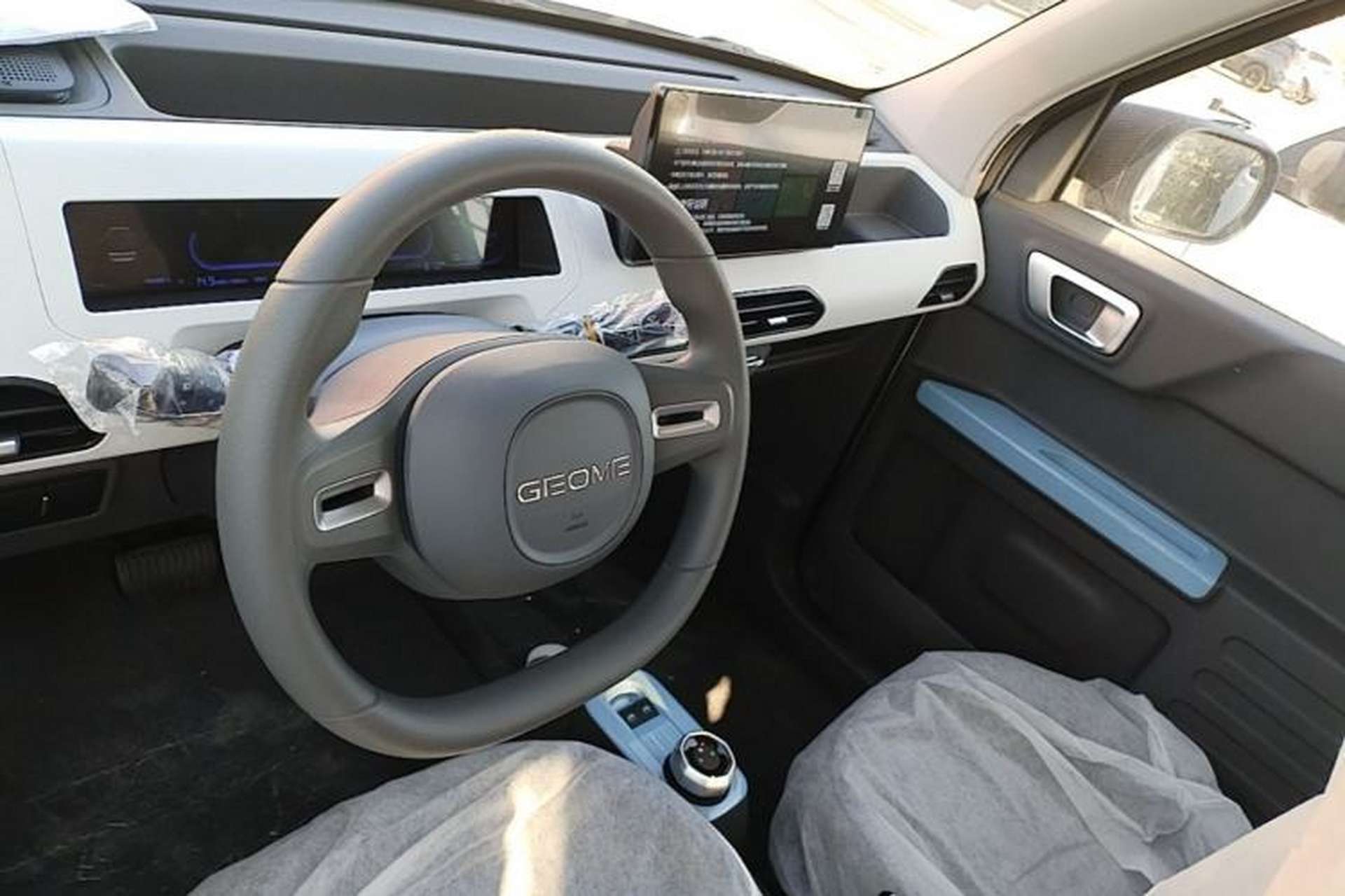 Used Geely Galaxy Panda 2024 Panda Mini 200km Endurance Bear Center Console