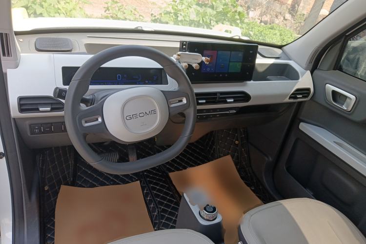 Used Geely Galaxy Panda 2024 200km Panda Rider Center Console