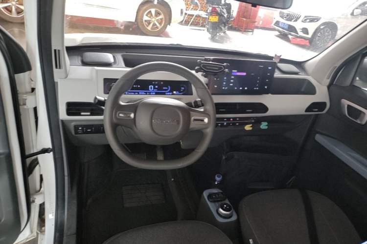 Used Geely Galaxy Panda 2024 Panda Mini 200km Endurance Bear Center Console
