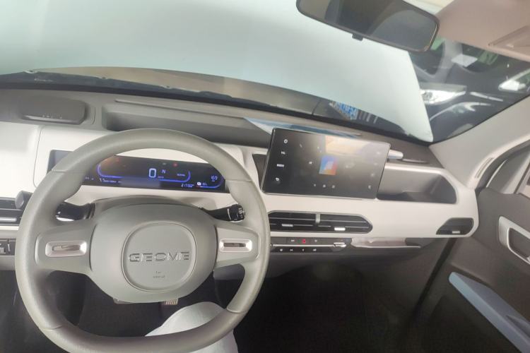 Used Geely Galaxy Panda 2024 Panda Mini 200km Endurance Bear Center Console