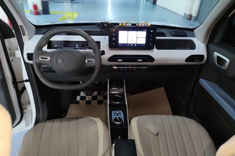 Used Geely Galaxy Panda 2024 Panda Mini 200km Endurance Bear Center Console