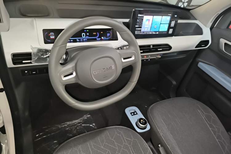 Used Geely Galaxy Panda 2024 Panda Mini 200km Endurance Bear Center Console