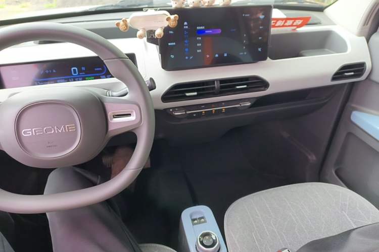 Used Geely Galaxy Panda 2024 Panda Mini 200km Endurance Bear Center Console