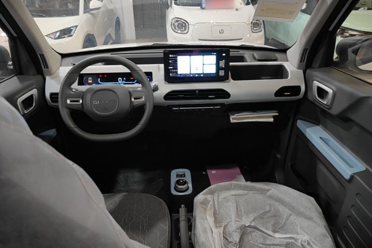 Used Geely Galaxy Panda 2024 Panda Mini 200km Endurance Bear Center Console