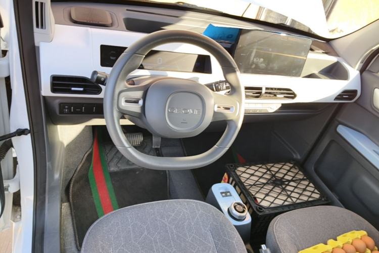 Used Geely Galaxy Panda 2024 Panda Mini 200km Endurance Bear Center Console