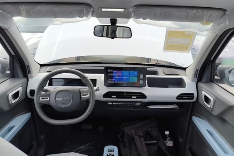 Used Geely Galaxy Panda 2024 Panda Mini 200km Endurance Bear Center Console