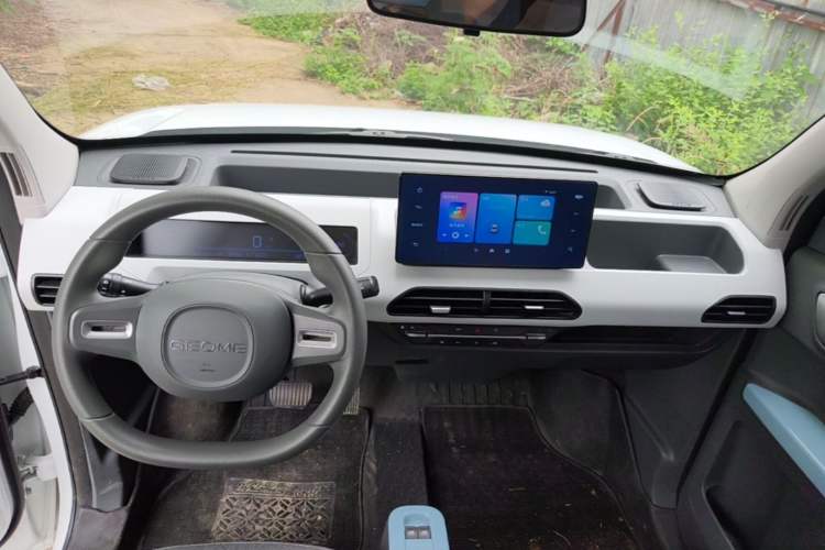 Used Geely Galaxy Panda 2024 Panda Mini 200km Endurance Bear Center Console