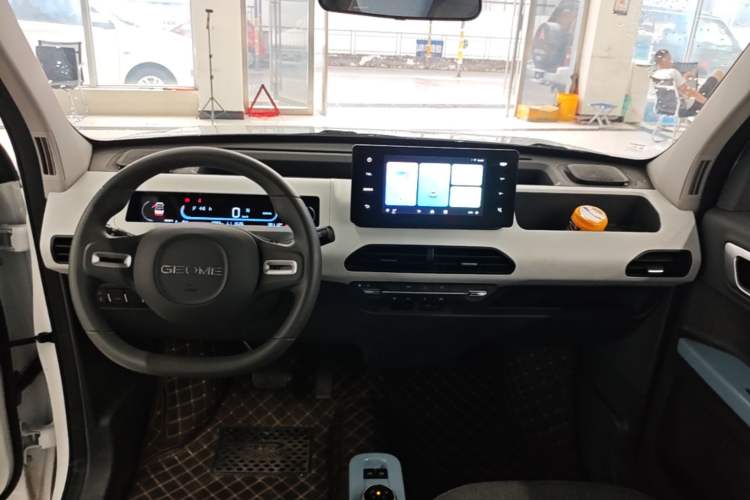 Used Geely Galaxy Panda 2024 Panda Mini 200km Endurance Bear Center Console