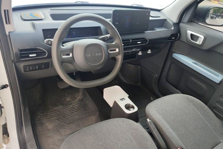 Used Geely Galaxy Panda 2024 Panda Mini 200km Endurance Bear Center Console