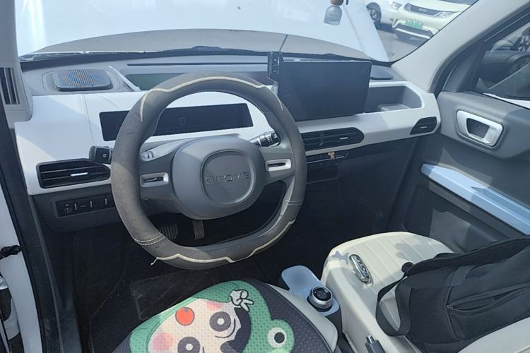 Used Geely Galaxy Panda 2024 Panda Mini 200km Endurance Bear Center Console