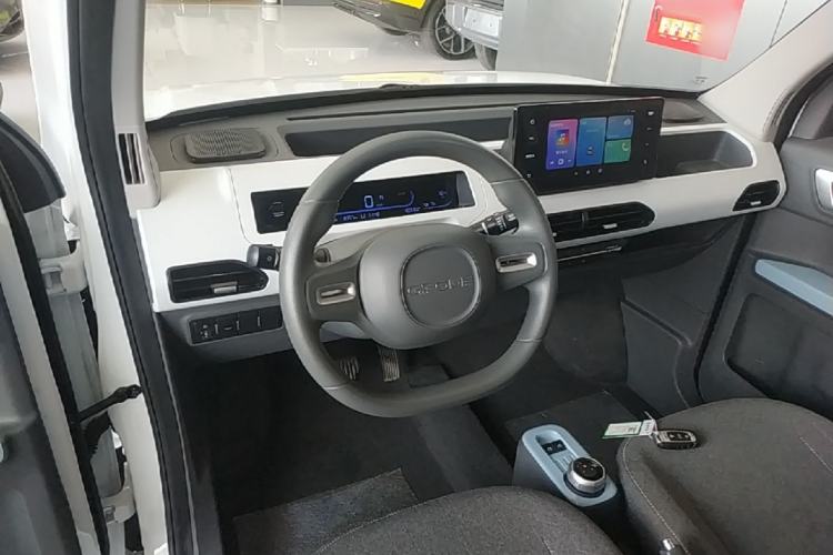 Used Geely Galaxy Panda 2024 Panda Mini 200km Endurance Bear Center Console