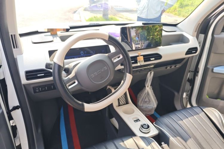 Used Geely Galaxy Panda 2024 Panda Mini 200km Endurance Bear Center Console