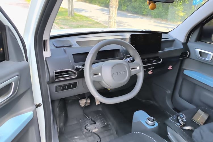 Used Geely Galaxy Panda 2024 Panda Mini 200km Endurance Bear Center Console