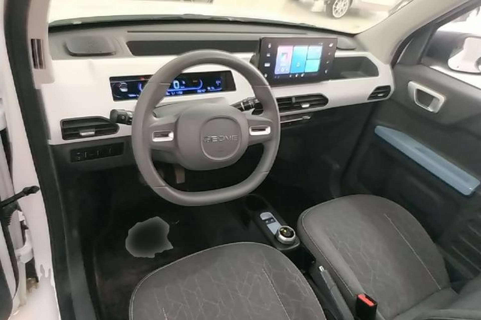 Used Geely Galaxy Panda 2024 Panda Mini 200km Endurance Bear Center Console