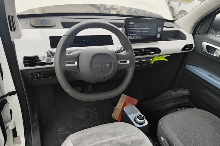 Used Geely Galaxy Panda 2024 Panda Mini 200km Endurance Bear Center Console