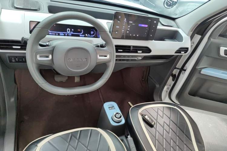Used Geely Galaxy Panda 2024 Panda Mini 200km Endurance Bear Center Console