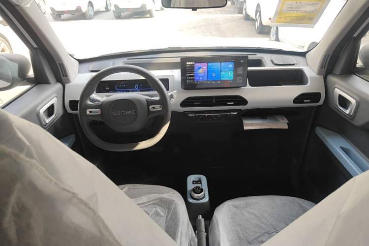 Used Geely Galaxy Panda 2024 Panda Mini 200km Endurance Bear Center Console