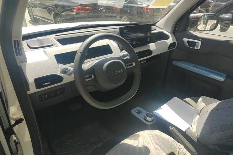 Used Geely Galaxy Panda 2024 Panda Mini 200km Endurance Bear Center Console