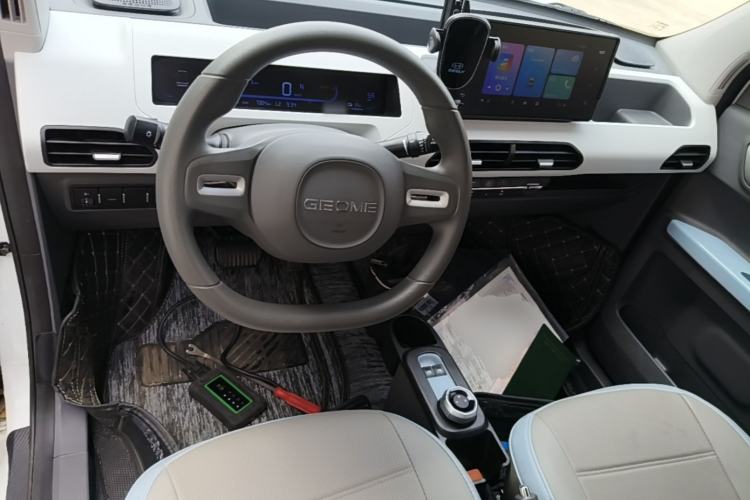 Used Geely Galaxy Panda 2024 Panda Mini 200km Endurance Bear Center Console