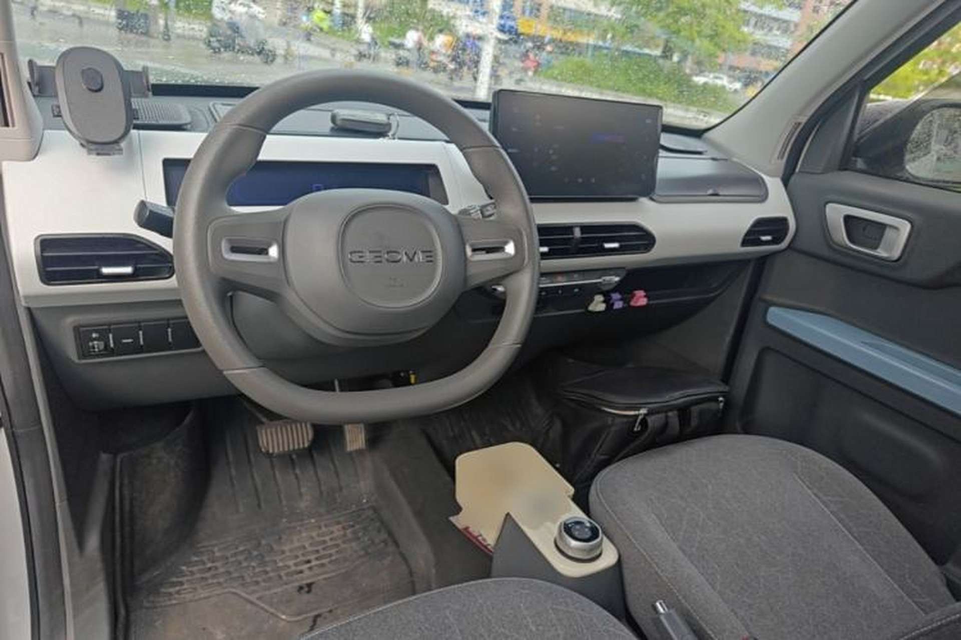 Used Geely Galaxy Panda 2024 Panda Mini 200km Endurance Bear Center Console