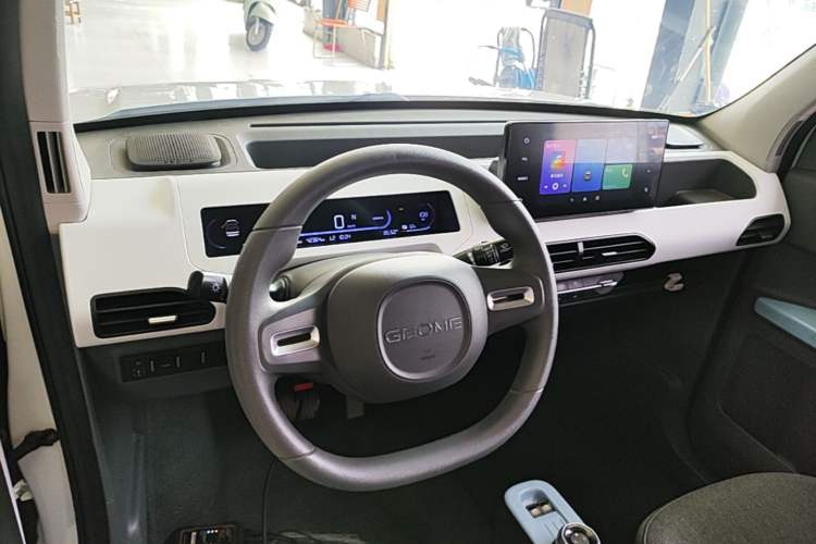 Used Geely Galaxy Panda 2024 Panda Mini 200km Endurance Bear Center Console