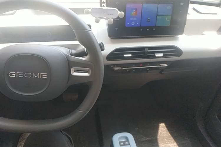 Used Geely Galaxy Panda 2024 Panda Mini 200km Endurance Bear Center Console