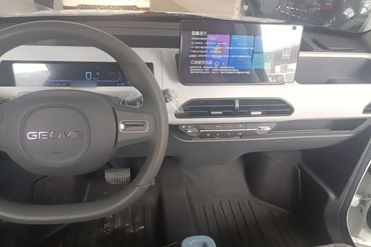 Used Geely Galaxy Panda 2024 Panda Mini 200km Endurance Bear Center Console