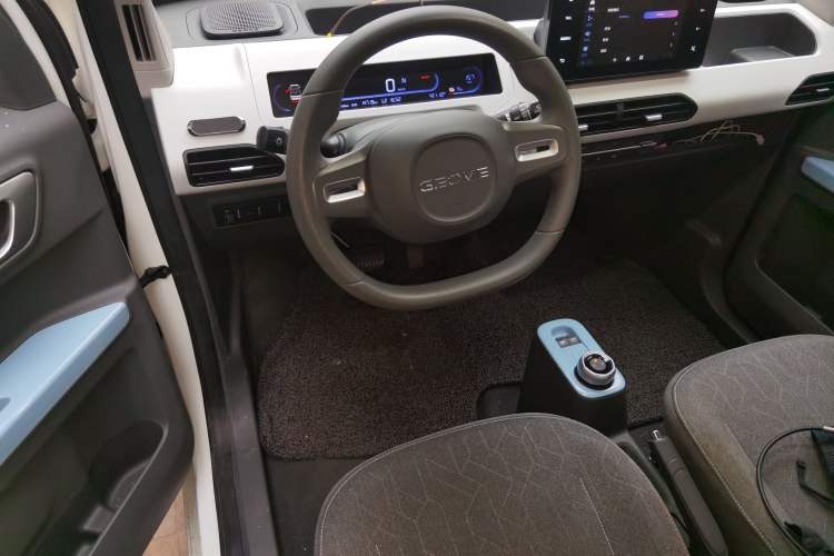 Used Geely Galaxy Panda 2024 Panda Mini 200km Endurance Bear Center Console