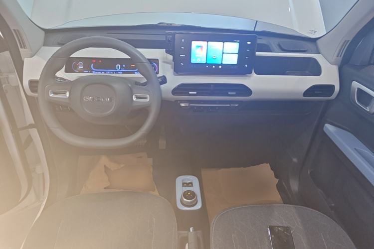 Used Geely Galaxy Panda 2024 Panda Mini 200km Endurance Bear Center Console
