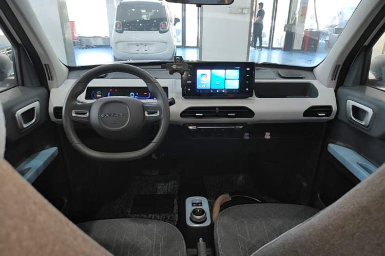 Used Geely Galaxy Panda 2024 Panda Mini 200km Endurance Bear Center Console