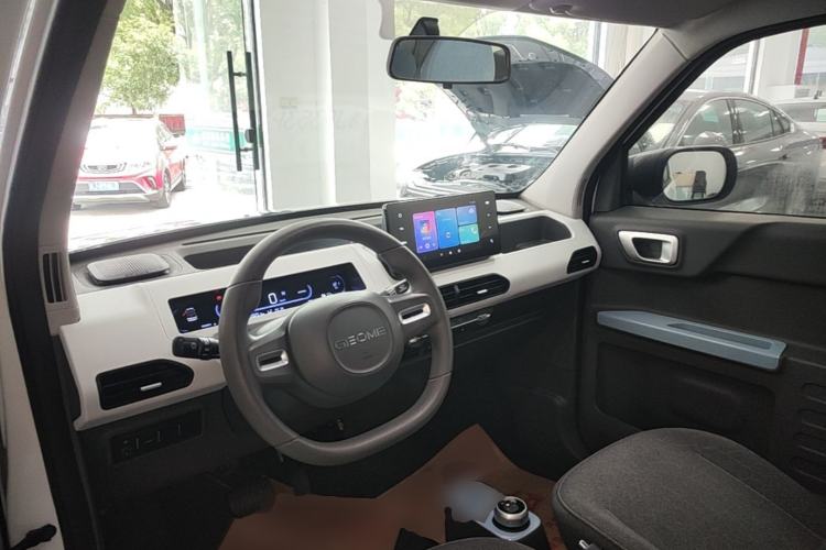 Used Geely Galaxy Panda 2024 Panda Mini 200km Endurance Bear Center Console