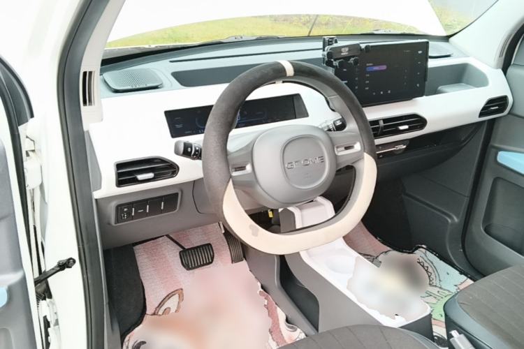 Used Geely Galaxy Panda 2024 Panda Mini 200km Endurance Bear Center Console