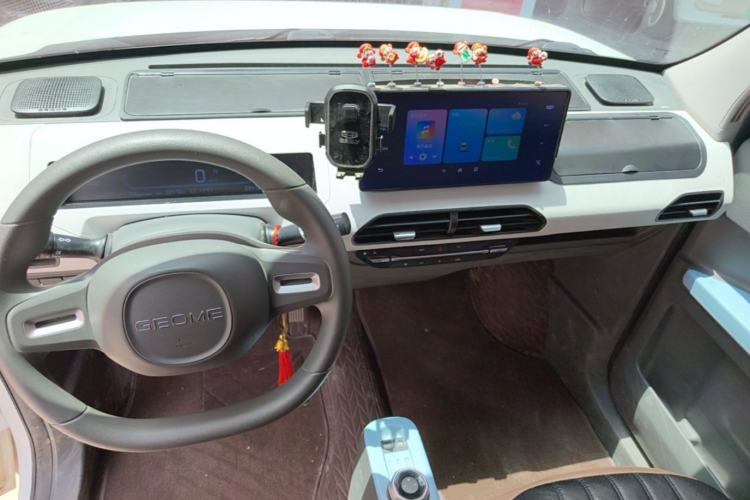 Used Geely Galaxy Panda 2024 Panda Mini 200km Endurance Bear Center Console