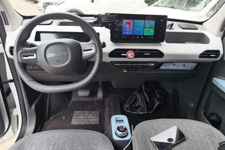 Used Geely Galaxy Panda 2024 Panda Mini 200km Endurance Bear Center Console
