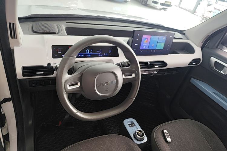 Used Geely Galaxy Panda 2024 Panda Mini 200km Endurance Bear Center Console