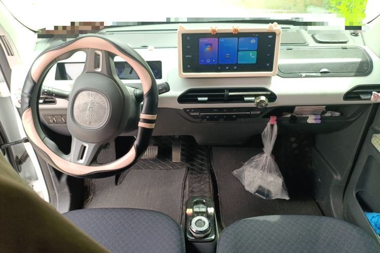 Used Geely Galaxy Panda 2024 Panda Mini 200km Endurance Bear Center Console