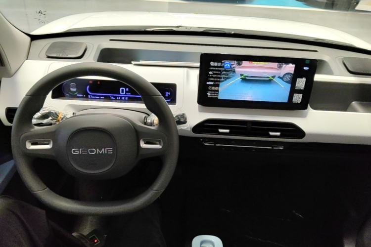 Used Geely Galaxy Panda 2024 Panda Mini 200km Endurance Bear Center Console
