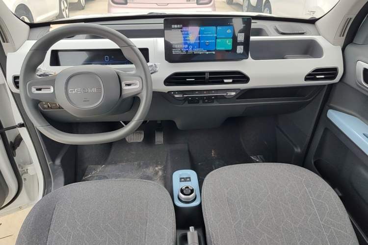 Used Geely Galaxy Panda 2024 Panda Mini 200km Endurance Bear Center Console