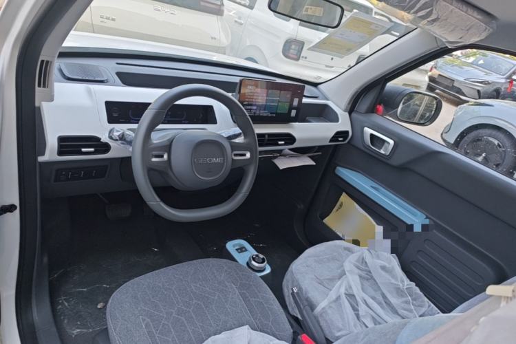 Used Geely Galaxy Panda 2024 Panda Mini 200km Endurance Bear Center Console